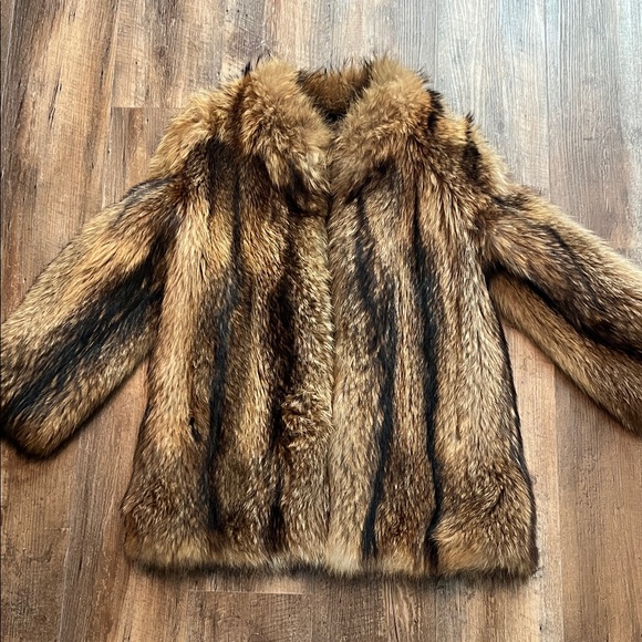 Elegant Raccoon Fur Coat - Picture 10 of 13